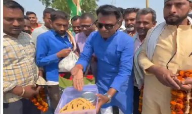 लालू की गाड़ी रुकवाकर समर्थकों ने दिया लिट्टी-चोखा, राजद नेता ने किया स्वागत