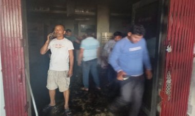 AXIS बैंक में लगी भीषण आग, लाखों रुपये का हुआ नुकसान; दस्तावेज हुए राख 