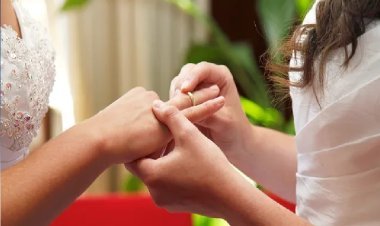 दो लड़कियां शादी कर पहुंची थाना, 5 सालों से चल रहा है प्रेम-प्रसंग