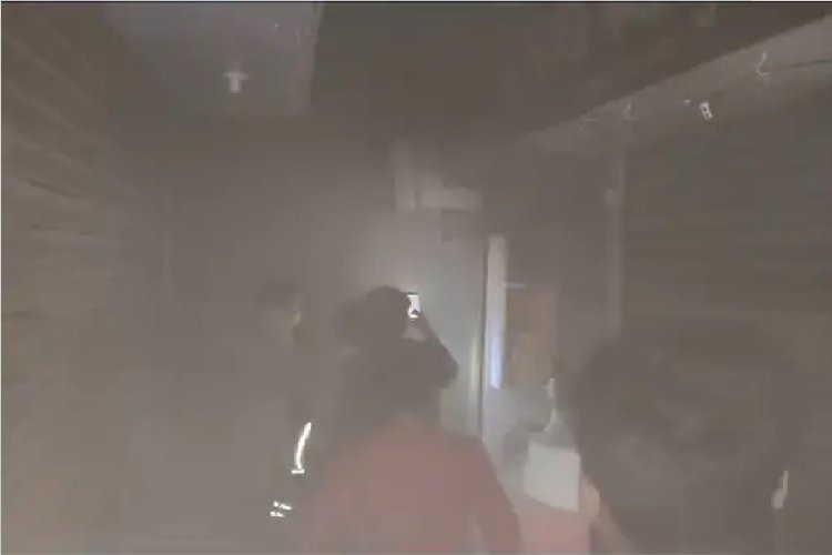 भोजपुर में कपड़े की दुकान में लगी आग, 10 लाख से ज्यादा की संपत्ति जलकर राख