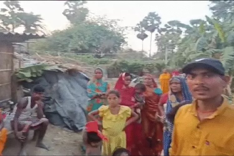 पड़ोसी के साथ बेटे को लेकर भाग गई पत्नी, 2 लाख 30 रुपया भी ले गई