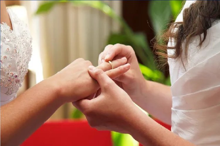 दो लड़कियां शादी कर पहुंची थाना, 5 सालों से चल रहा है प्रेम-प्रसंग