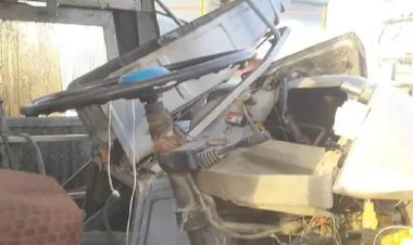 NH पर बस पलटी...रिटायर्ड BSF इंस्पेक्टर की पत्नी की मौत