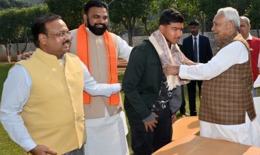 वैभव सूर्यवंशी पर नीतीश सरकार ने की धनवर्षा. IPL में सबसे तेज शतक लगाने वाले 14 साल के हैं वैभव.