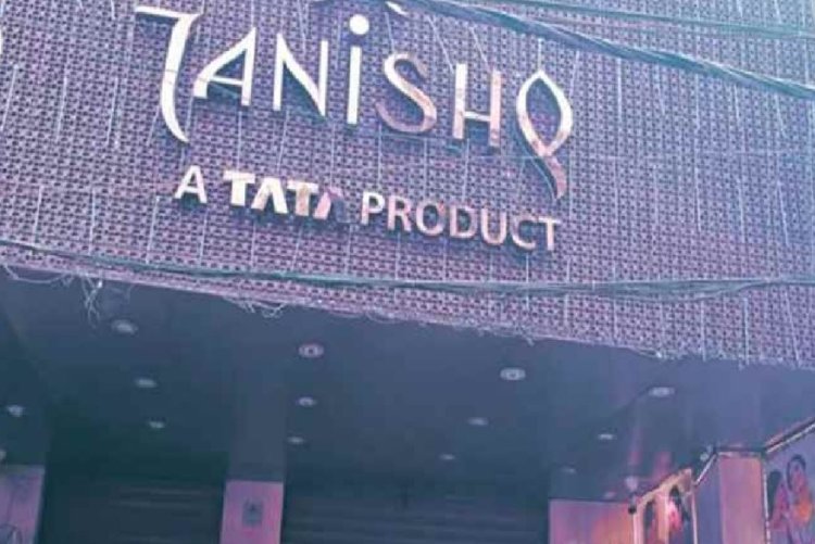 आरा तनिष्क में लगी भीषण आग, 10 मार्च की हुई थी 10 करोड़ की लूट