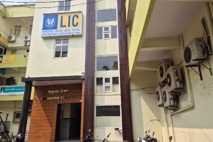 जमशेदपुर में LIC की दो शाखाओं में लाखों की चोरी, जांच में जुटी पुलिस