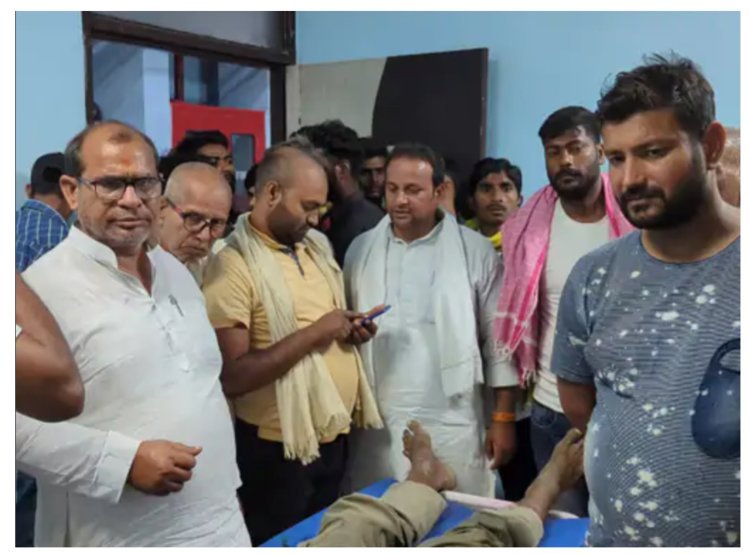 "आरा-सिन्हा मार्ग पर मुफस्सिल थाना क्षेत्र के डुमरा गांव मोड़ के समीप तेज रफ्तार वाहन ने बाइक सवार …