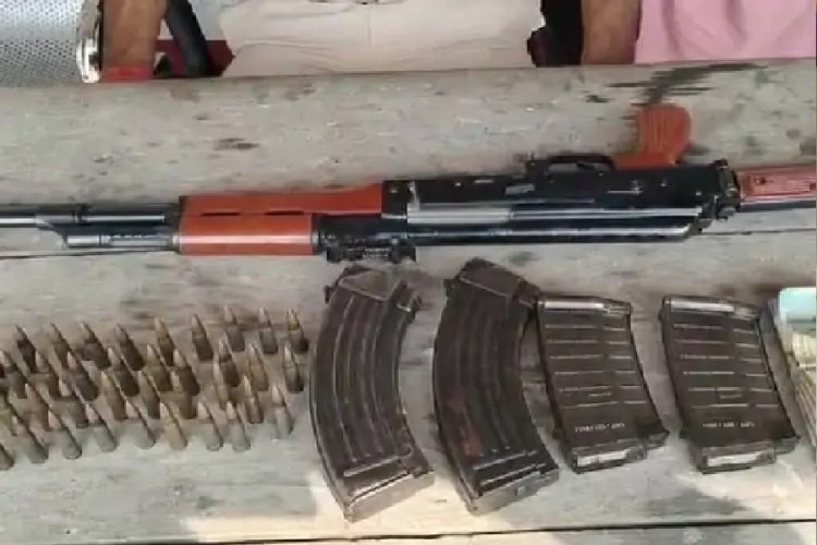 भोजपुरः ऑटोमैटिक हथियारों का शौकीन है कुख्यात बूटन चौधरी, 9 साल में दूसरी बार घर से मिली AK-47