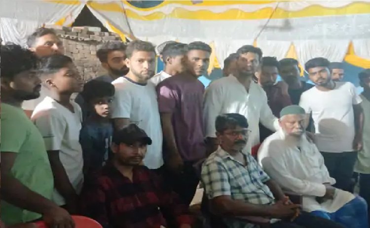 3 जनाजे उठे,फिर 5 लोगों ने की निकाह की रस्म