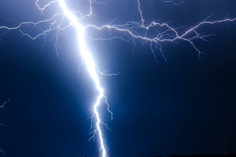 बिहार में ठनका से  61 लोगों की मौत,