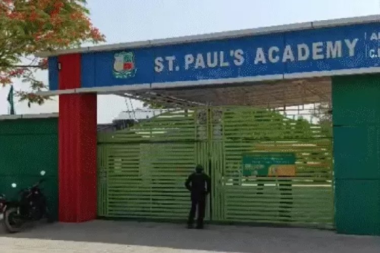 स्कूल की महिला सफाई कर्मी से रेप, विकलांग शिक्षक पर आरोप