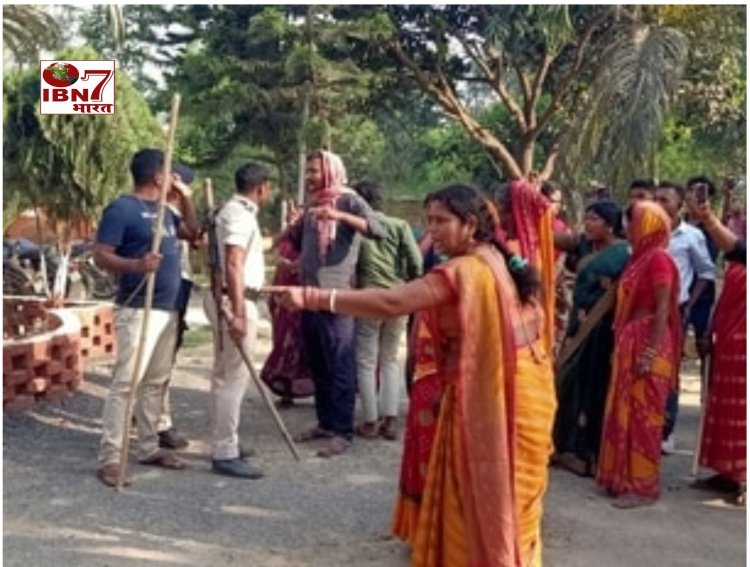 बिहार में थाने पर हमला, भीड़ ने पुलिसकर्मियों को पीटा, जवाब में हवाई फायरिंग
