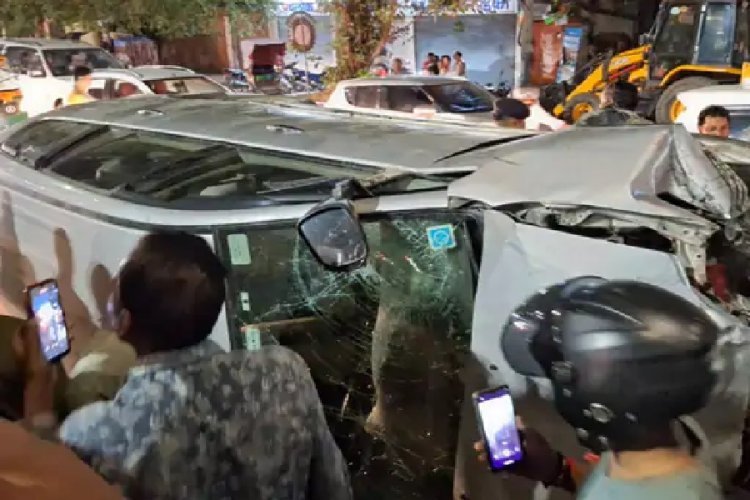 पटना में एक साथ टकराई 3 गाड़ियां, 11 लोग घायल