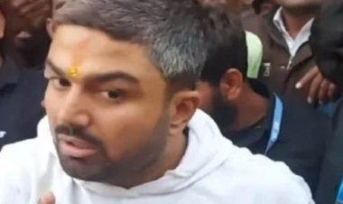 पटना के PMCH में यूट्यूबर मनीष कश्यप से जमकर मारपीट , डॉक्टरों से विवाद के बाद बिगड़ा माहौल