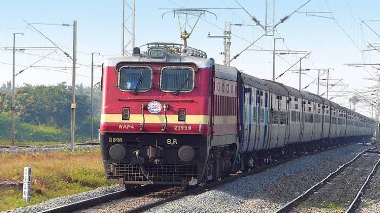 दिल्ली से बिहार जा रही संपर्क क्रांति एक्सप्रेस रविवार को बर्निंग ट्रेन बनने से बच गई।