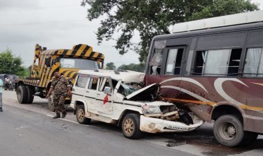 रांची : बुंडू में बोलेरो और बस की टक्कर में तीन साल के बच्चे की मौत, 3 गंभीर