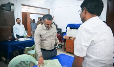 गिरिडीह DC ने खनन कार्यालय का किया औचक निरीक्षण, अवैध खनन पर सख्ती के निर्देश