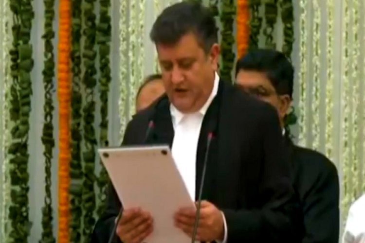 चीफ जस्टिस तरलोक सिंह चौहान ने ली शपथ, आज से ही संभालेंगे कार्यभार