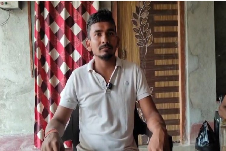 पिता का साथ नहीं, मां रसोइया, डिलीवरी बॉय से JPSC पास कर अधिकारी बने राजेश रजक