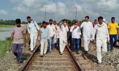 404 भेड़ों को कुचलती हुई निकली ट्रेन, बिलखते हुए मालिक ने बताई आपबीती, विधायक मौक़े पर पहुंचे