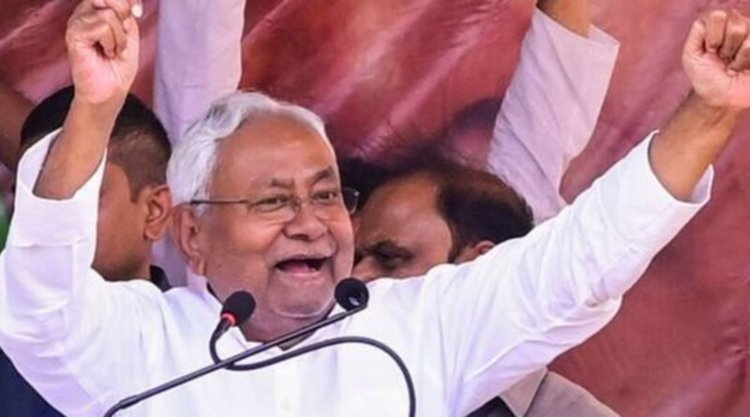 नीतीश कुमार का एक और चुनावी दांव, बिना ब्याज के छात्रों को मिलेगा लोन