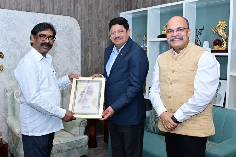 मुख्यमंत्री हेमंत सोरेन से मिले टाटा स्टील के वाइस प्रेसिडेंट डी.बी. सुंदरारामम, शिष्टाचार भेंट के दौरान हुई अहम मुलाकात।